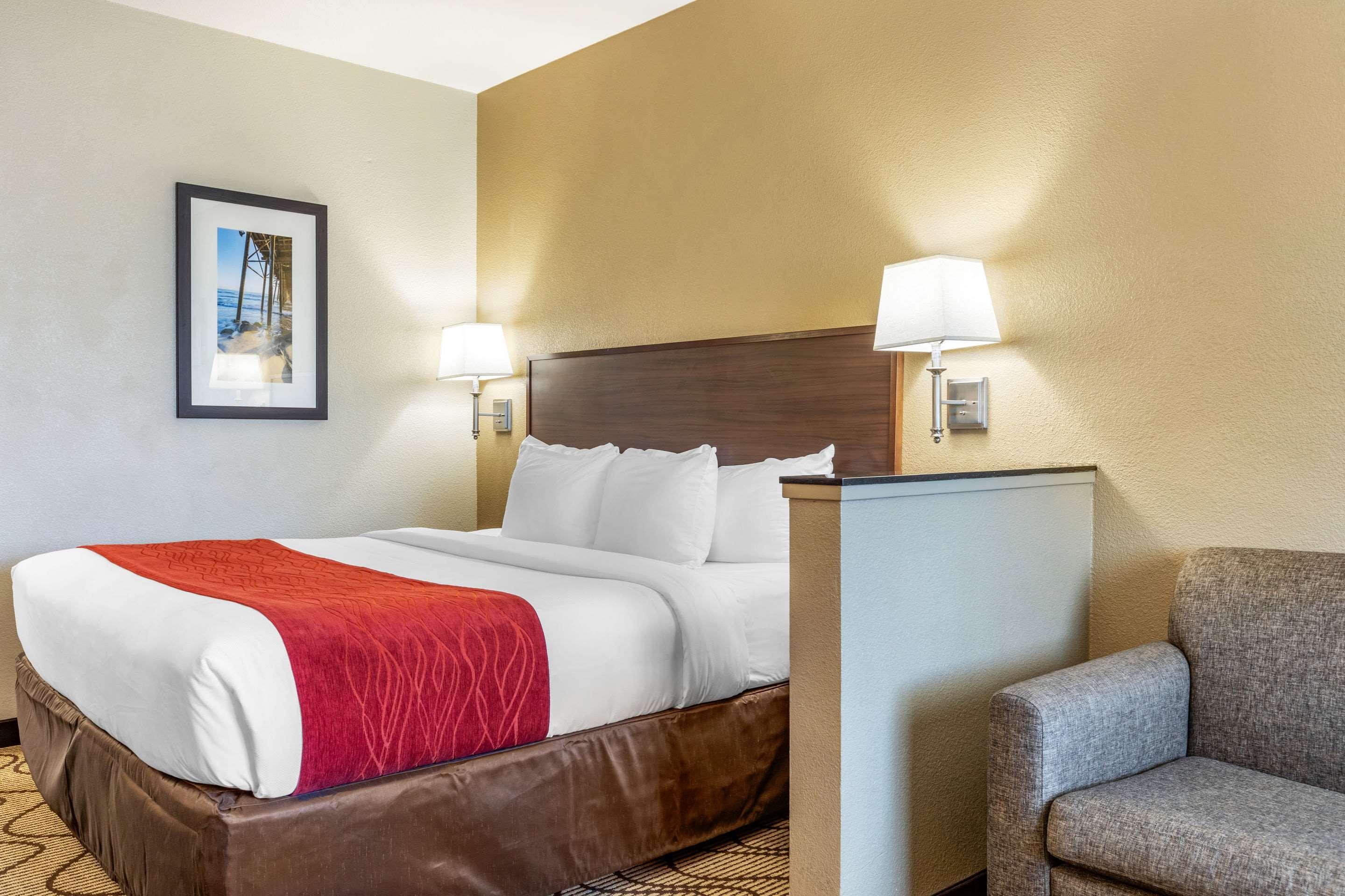 Comfort Inn & Suites Orange County John Wayne Airport Санта-Ана Экстерьер фото