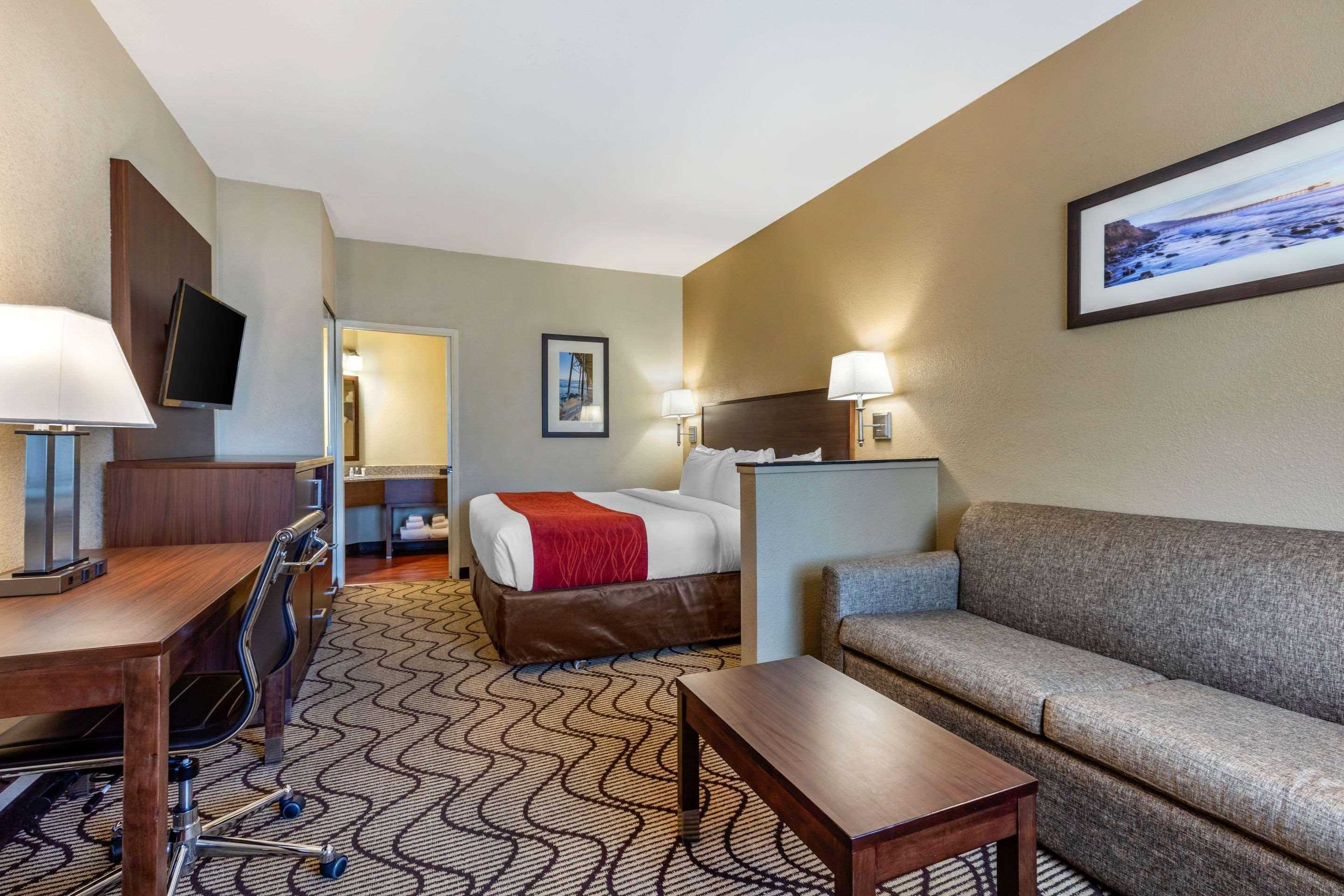 Comfort Inn & Suites Orange County John Wayne Airport Санта-Ана Экстерьер фото