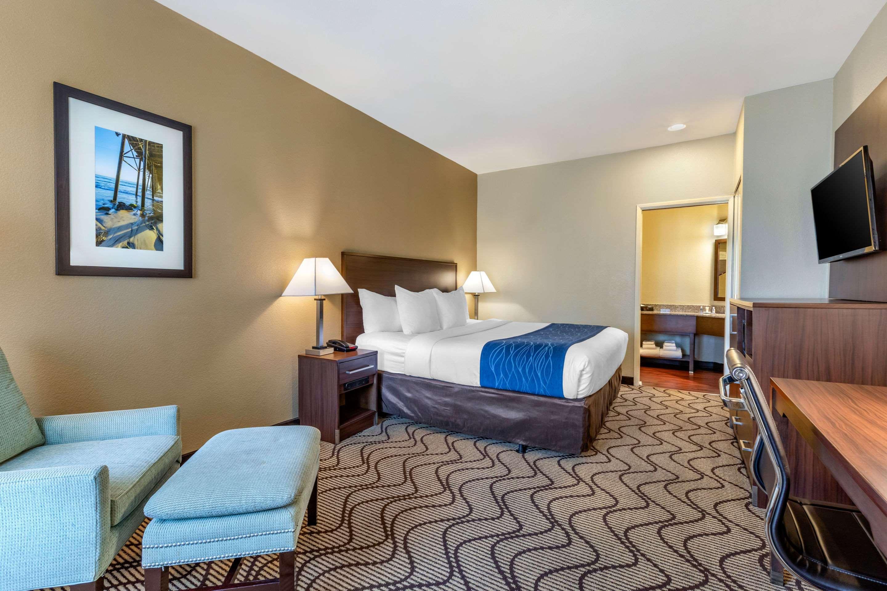 Comfort Inn & Suites Orange County John Wayne Airport Санта-Ана Экстерьер фото