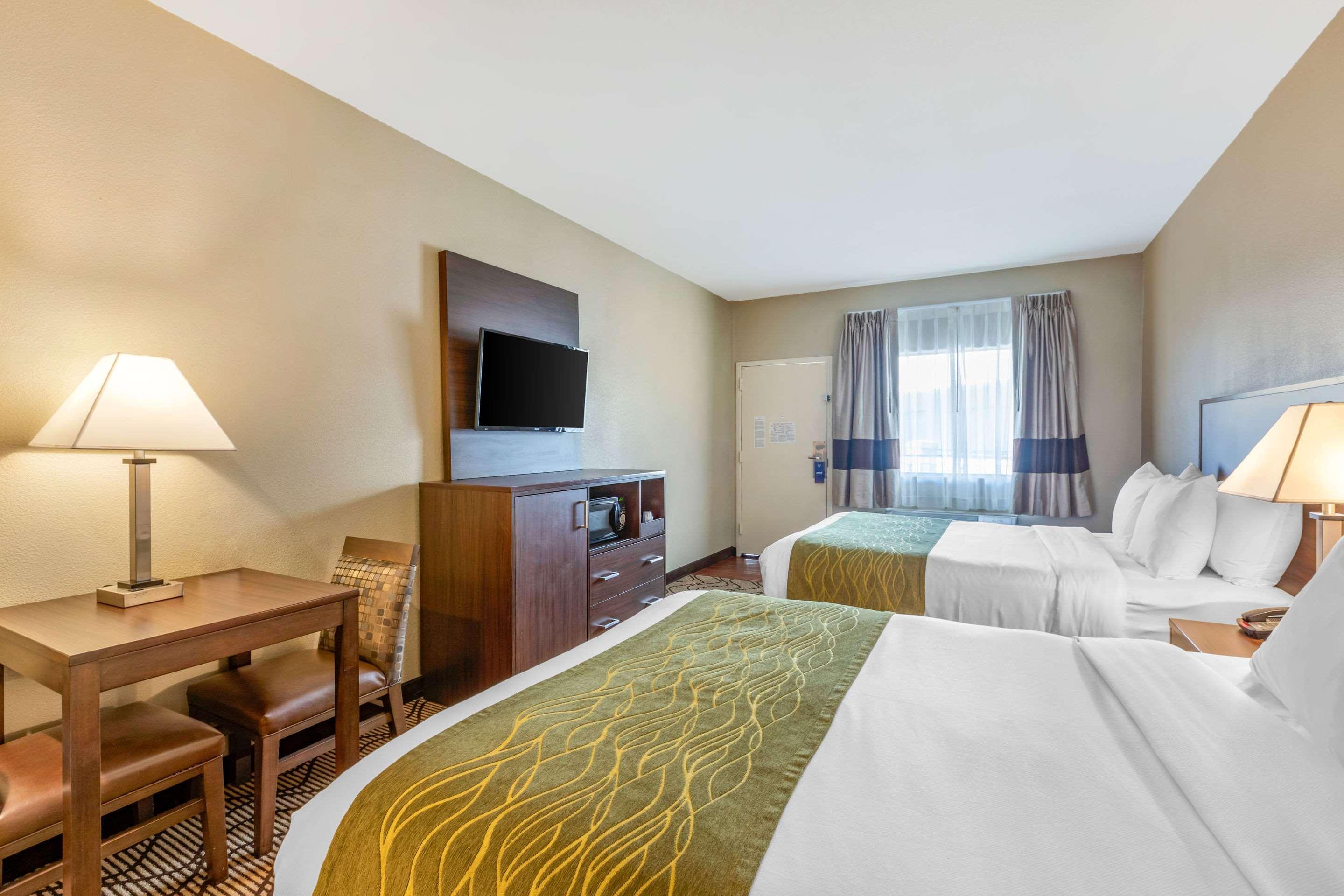 Comfort Inn & Suites Orange County John Wayne Airport Санта-Ана Экстерьер фото