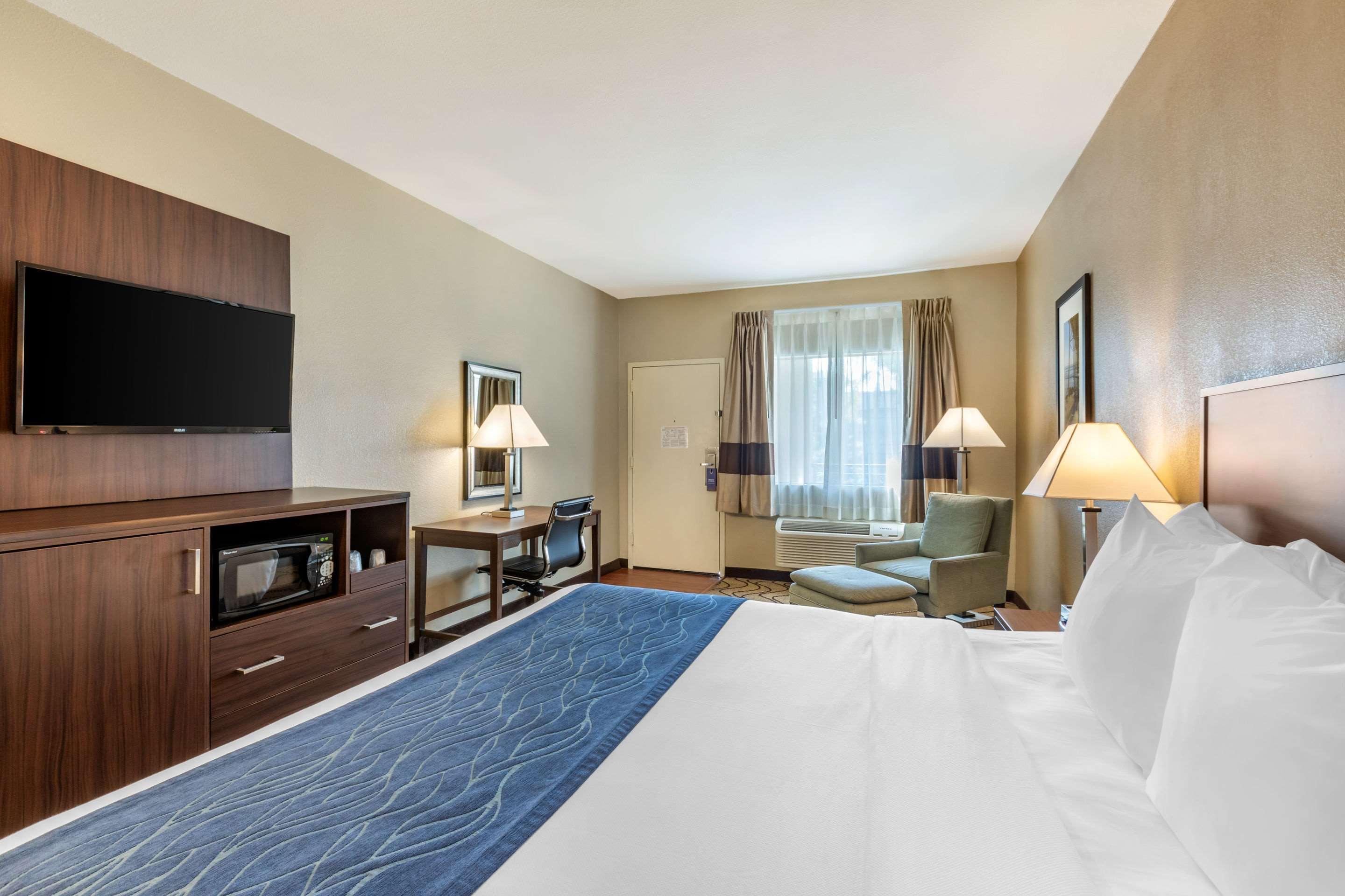 Comfort Inn & Suites Orange County John Wayne Airport Санта-Ана Экстерьер фото