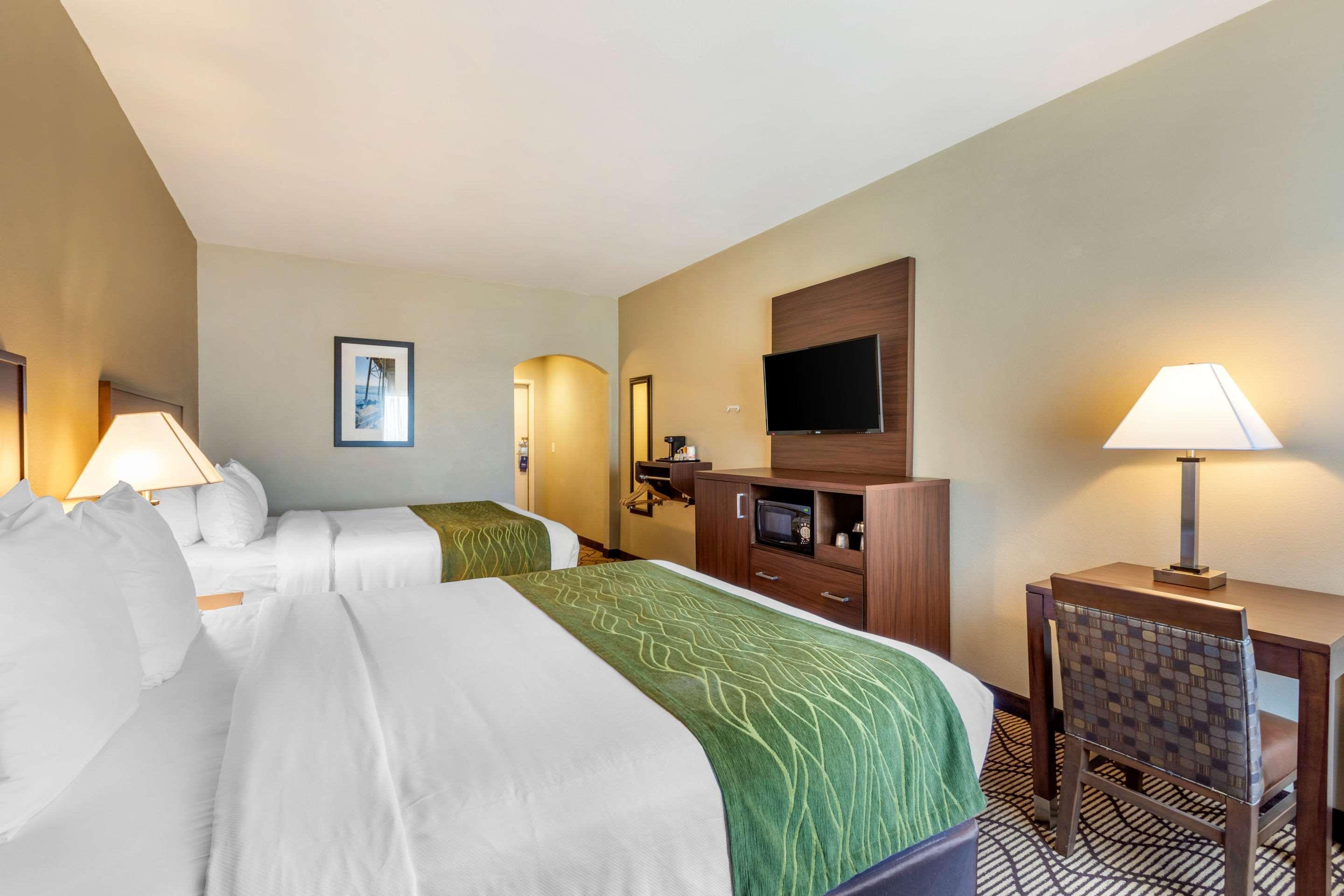 Comfort Inn & Suites Orange County John Wayne Airport Санта-Ана Экстерьер фото