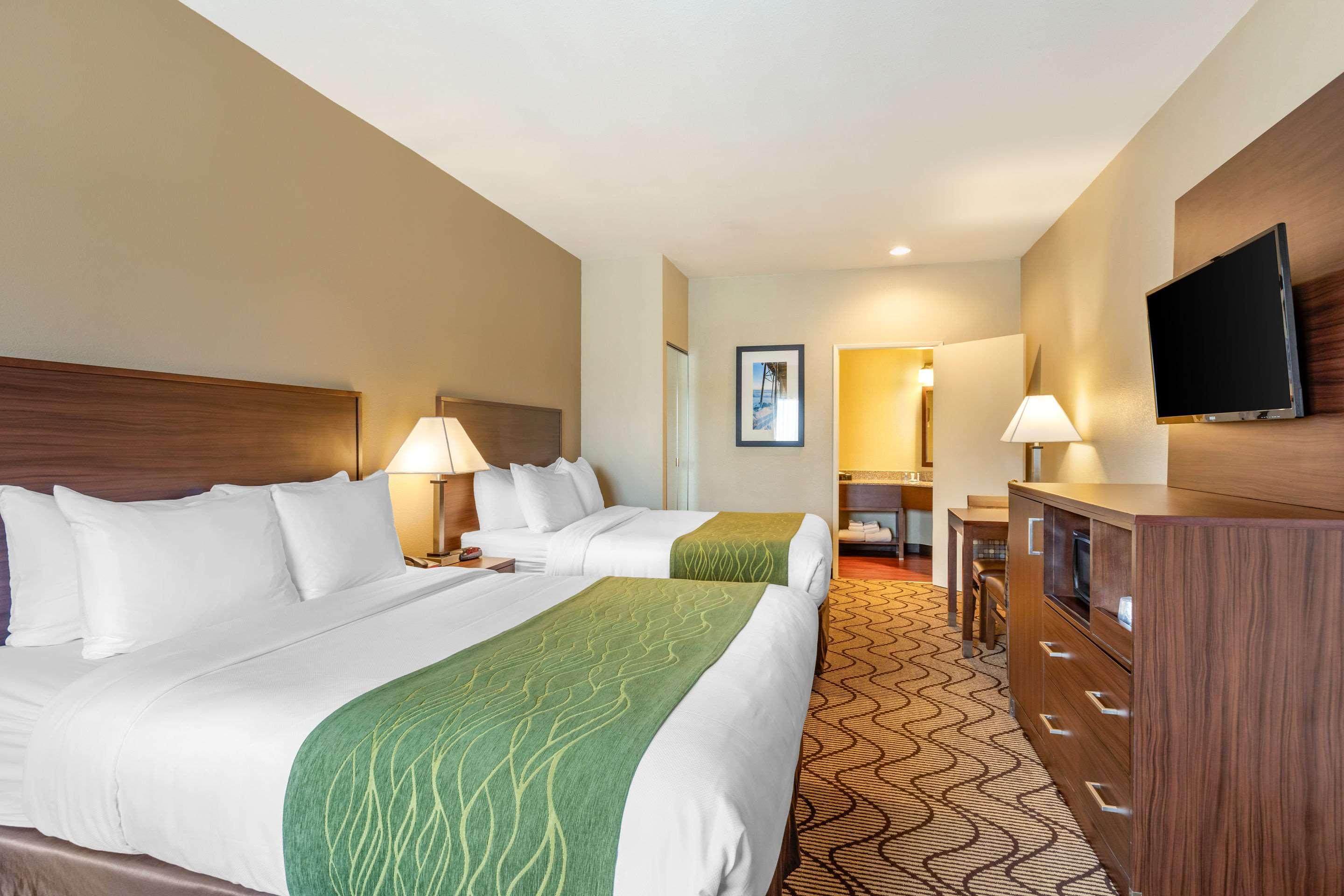 Comfort Inn & Suites Orange County John Wayne Airport Санта-Ана Экстерьер фото