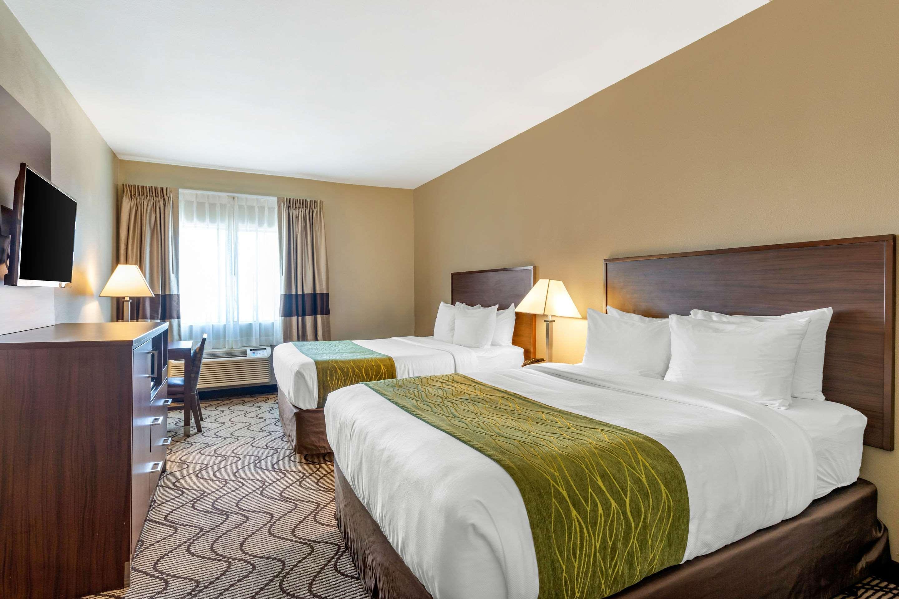 Comfort Inn & Suites Orange County John Wayne Airport Санта-Ана Экстерьер фото