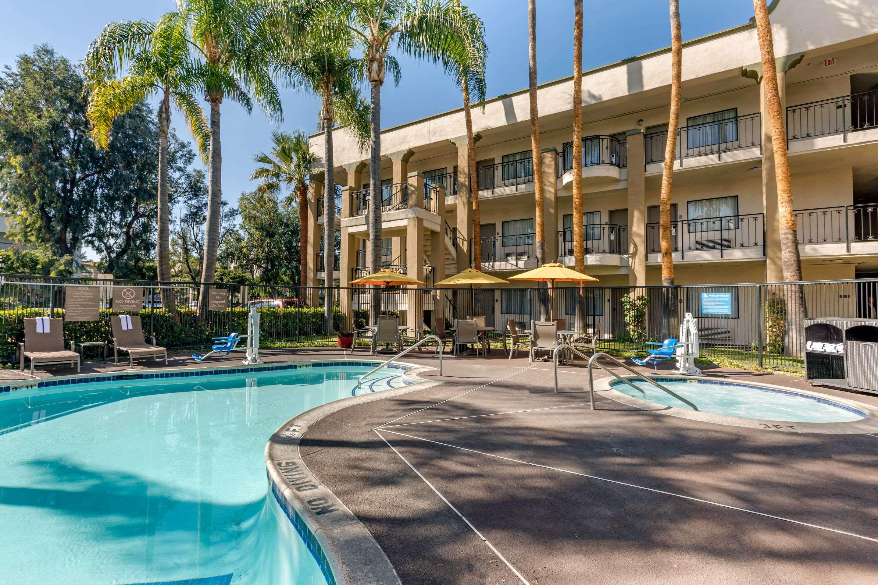 Comfort Inn & Suites Orange County John Wayne Airport Санта-Ана Экстерьер фото