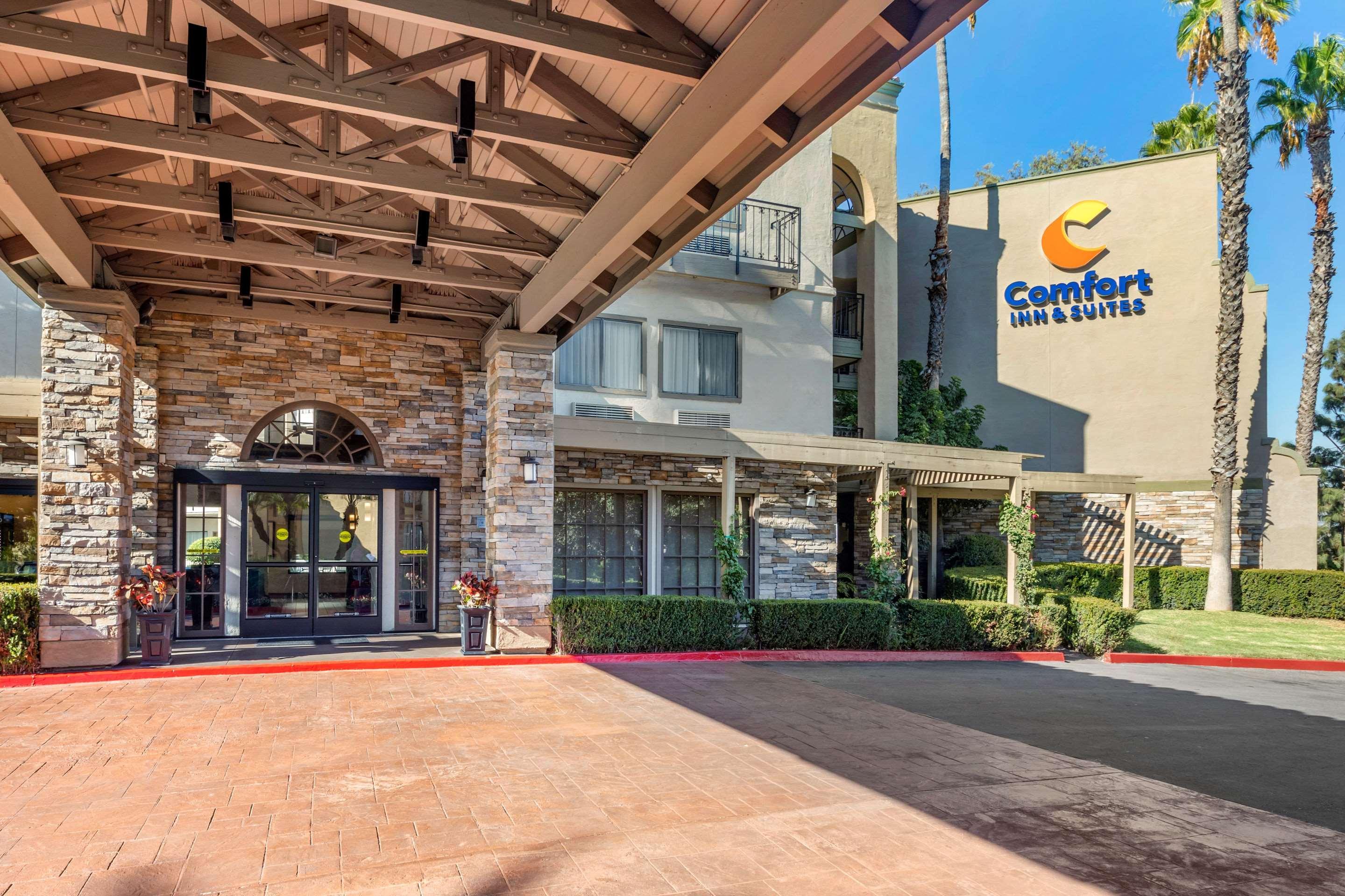Comfort Inn & Suites Orange County John Wayne Airport Санта-Ана Экстерьер фото