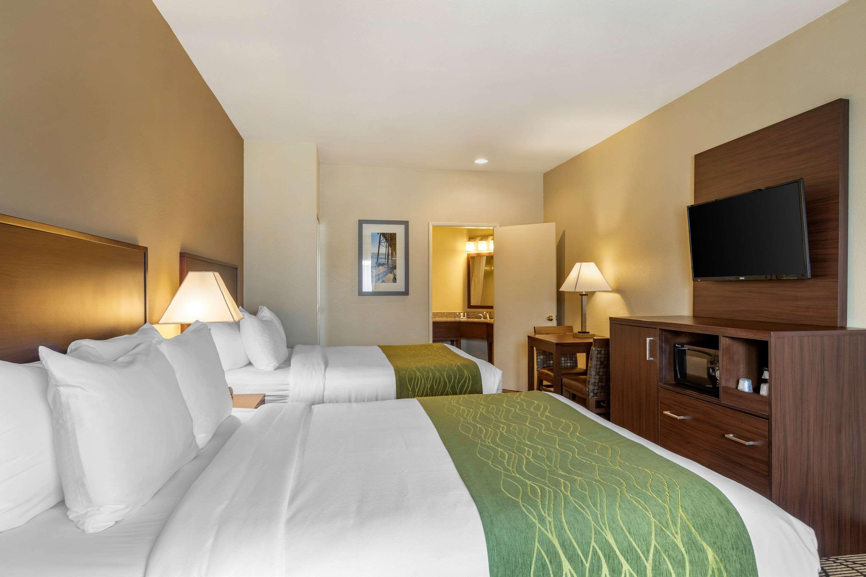 Comfort Inn & Suites Orange County John Wayne Airport Санта-Ана Экстерьер фото