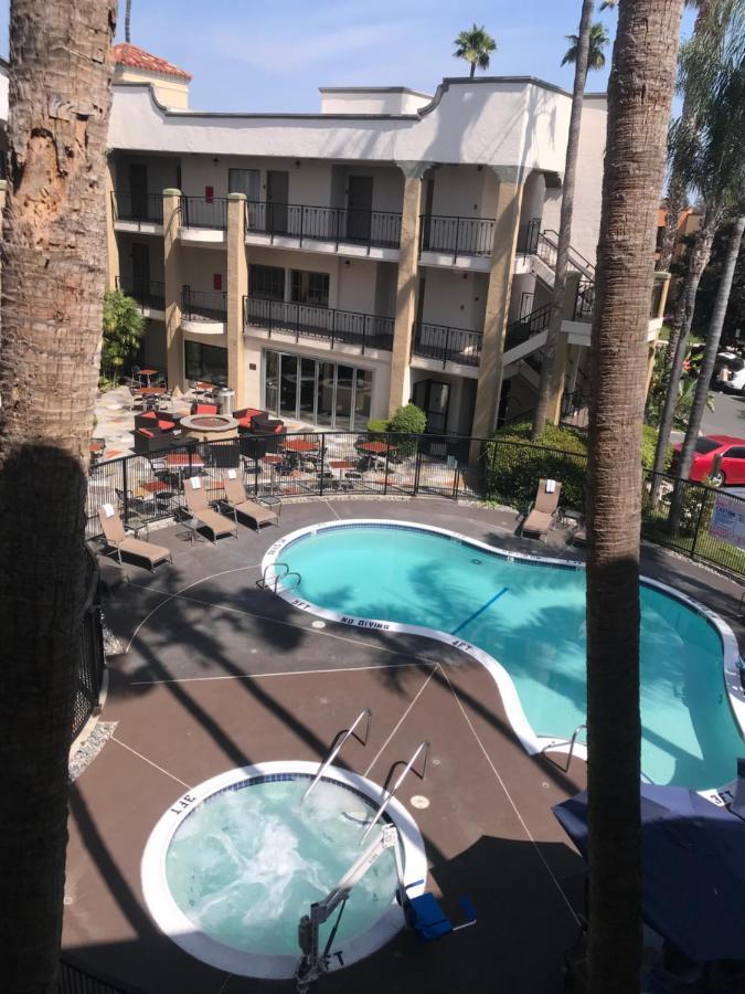 Comfort Inn & Suites Orange County John Wayne Airport Санта-Ана Экстерьер фото