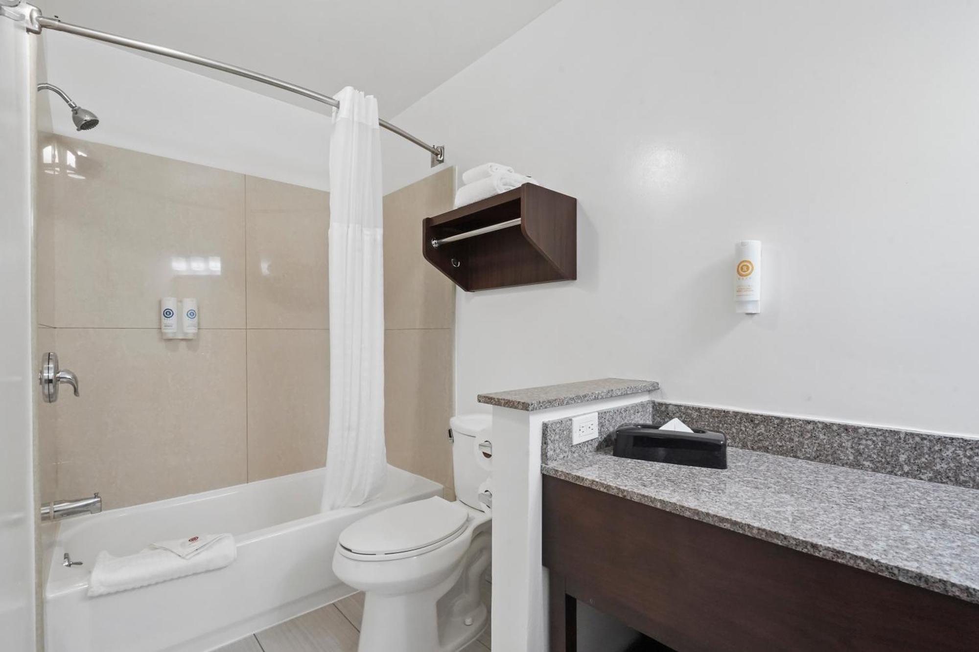 Comfort Inn & Suites Orange County John Wayne Airport Санта-Ана Экстерьер фото