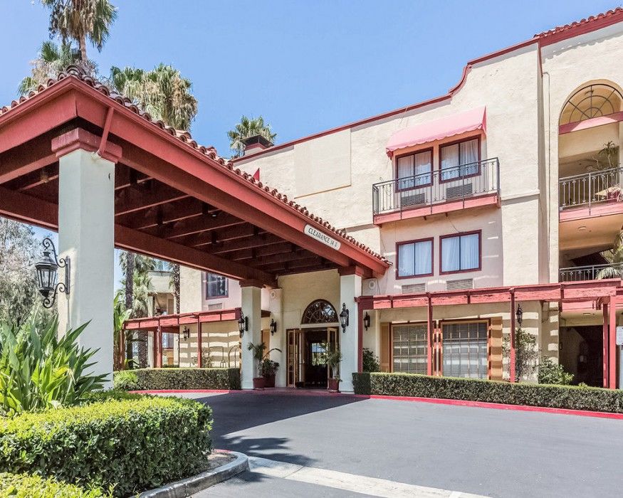 Comfort Inn & Suites Orange County John Wayne Airport Санта-Ана Экстерьер фото