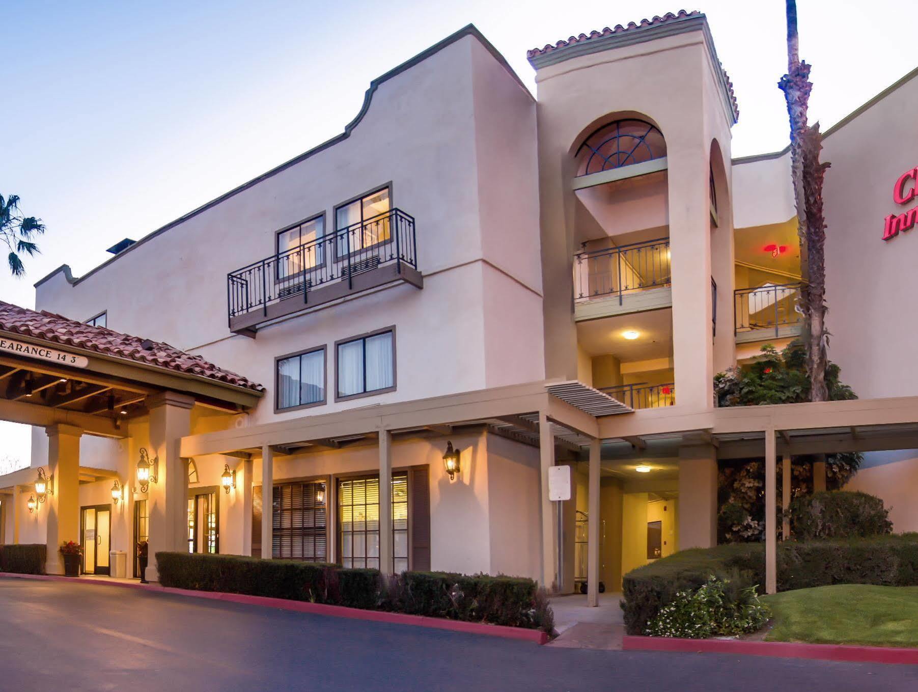 Comfort Inn & Suites Orange County John Wayne Airport Санта-Ана Экстерьер фото