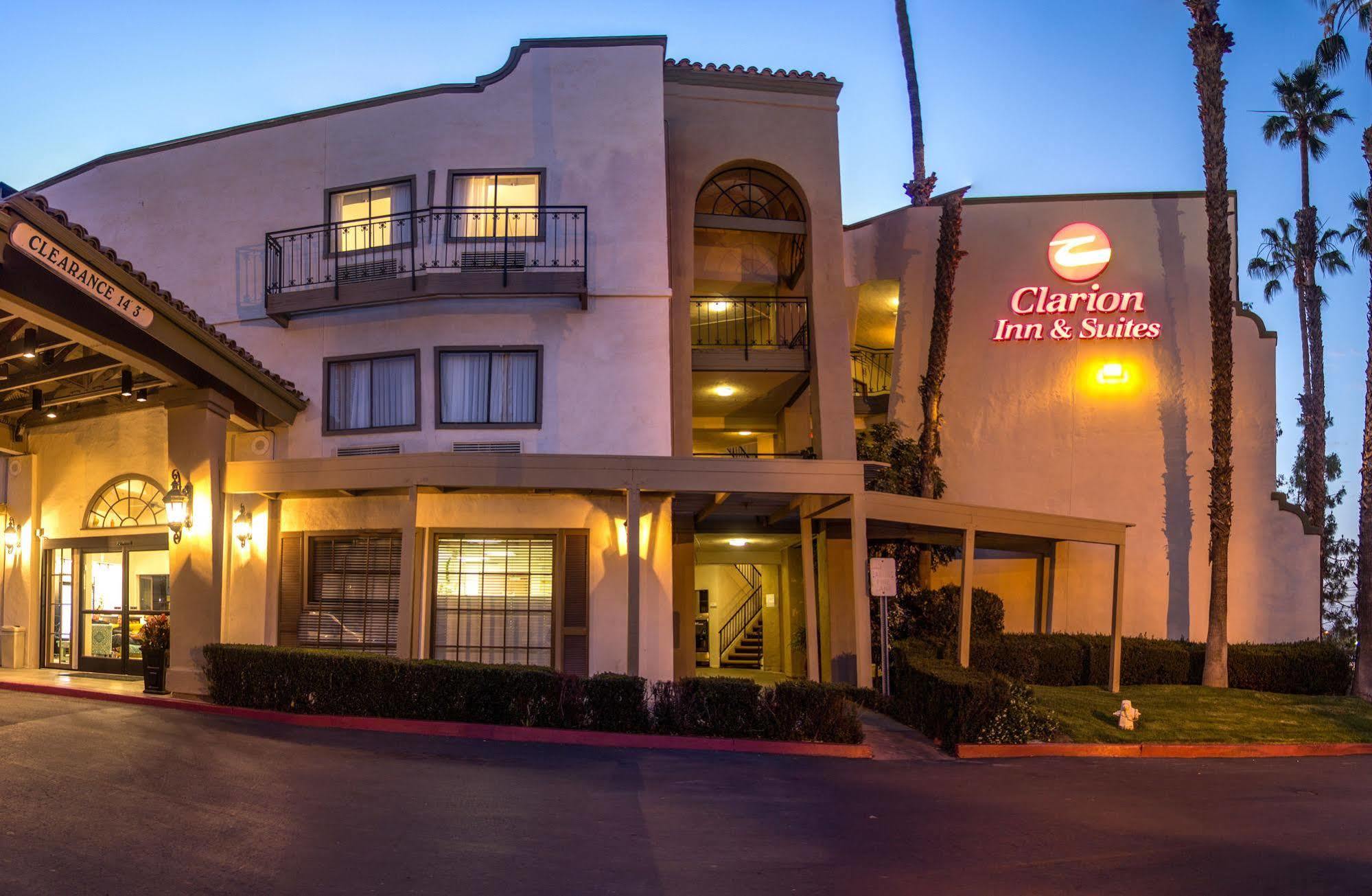 Comfort Inn & Suites Orange County John Wayne Airport Санта-Ана Экстерьер фото
