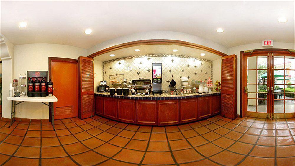 Comfort Inn & Suites Orange County John Wayne Airport Санта-Ана Экстерьер фото