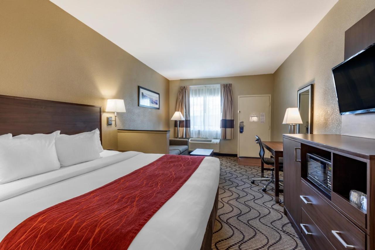 Comfort Inn & Suites Orange County John Wayne Airport Санта-Ана Экстерьер фото